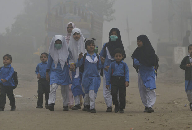 Smog: Schools and offices in Lahore to remain closed thrice a week