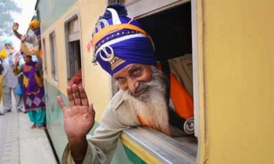 Sikh Yatris return to India from Pakistan