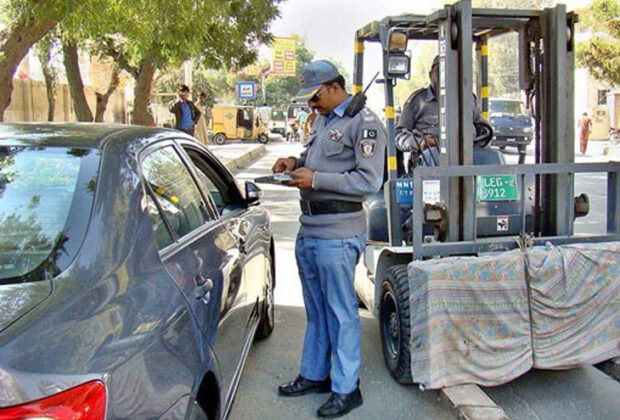 Traffic Police Lahore catch car with 166 unpaid e-challans